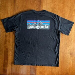 Patagonia black logo T-shirt L